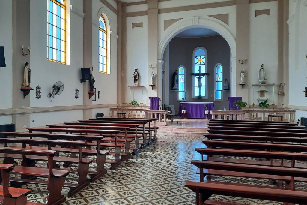 Acerca de la misa del sábado 03 de junio de 2023, vista del interior de la Parroquia.