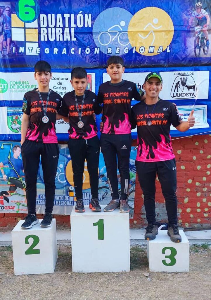 Los Gonzalez en el podio de la 4ta Fecha del Duatlón Rural.