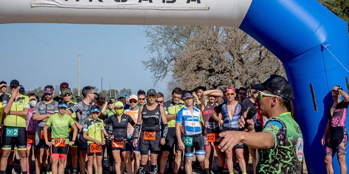 1er Campeonato de Duatlón Sur Santafesino, imagen con atletas en la largada.