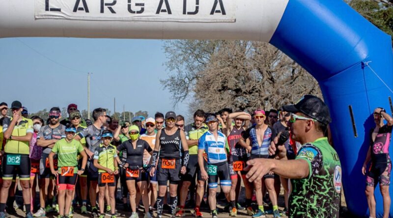 1er Campeonato de Duatlón Sur Santafesino, imagen con atletas en la largada.