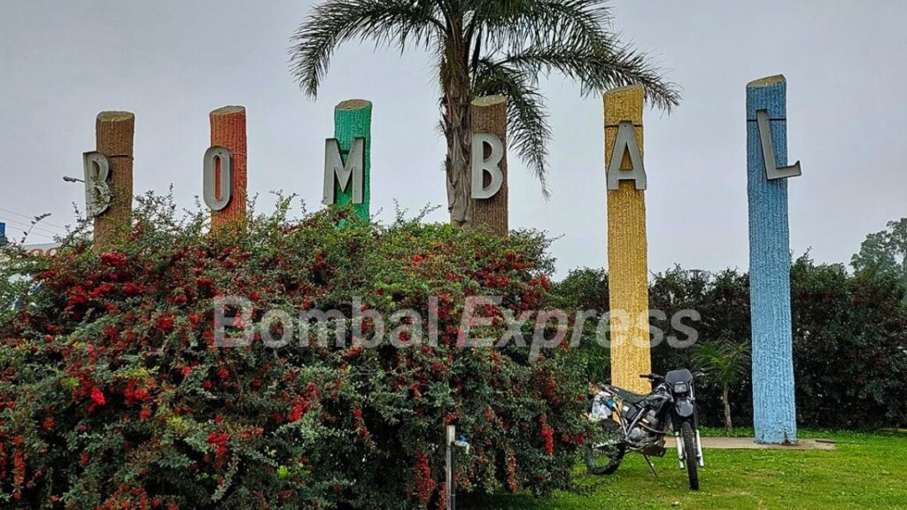 Bombal en colores, un bonito lugar en el que se anuncia el nombre del pueblo.