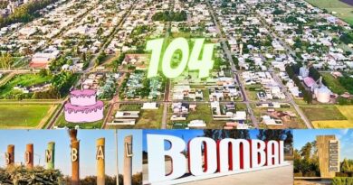 104° aniversario de Bombal: foto panorámica del pueblo y carteles.