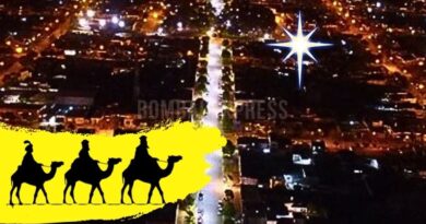 Llegan los Reyes Magos a Bombal: silueta sobre imagen de Bombal de noche.