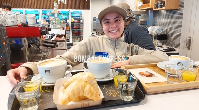 Dani, detrás del mostrador de la YPF de Bombal.