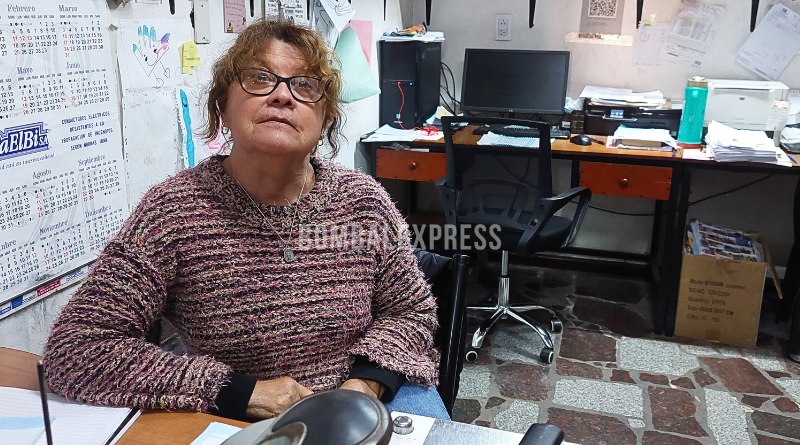 Elena, vecina de Bombal, en la oficina de Tarandetti.