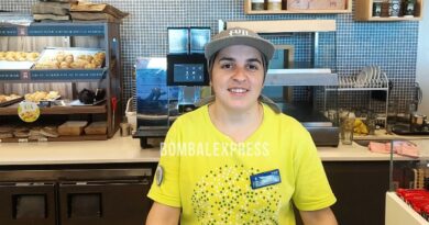 Yamila en YPF de Bombal, detrás del mostrador.